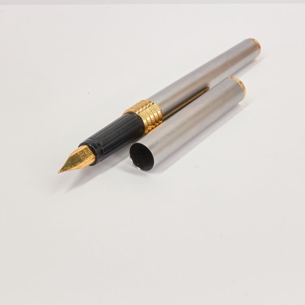 Stilus Fountain Pen / Stainless Steel Body / Gold Trim / Iridium Point Germany